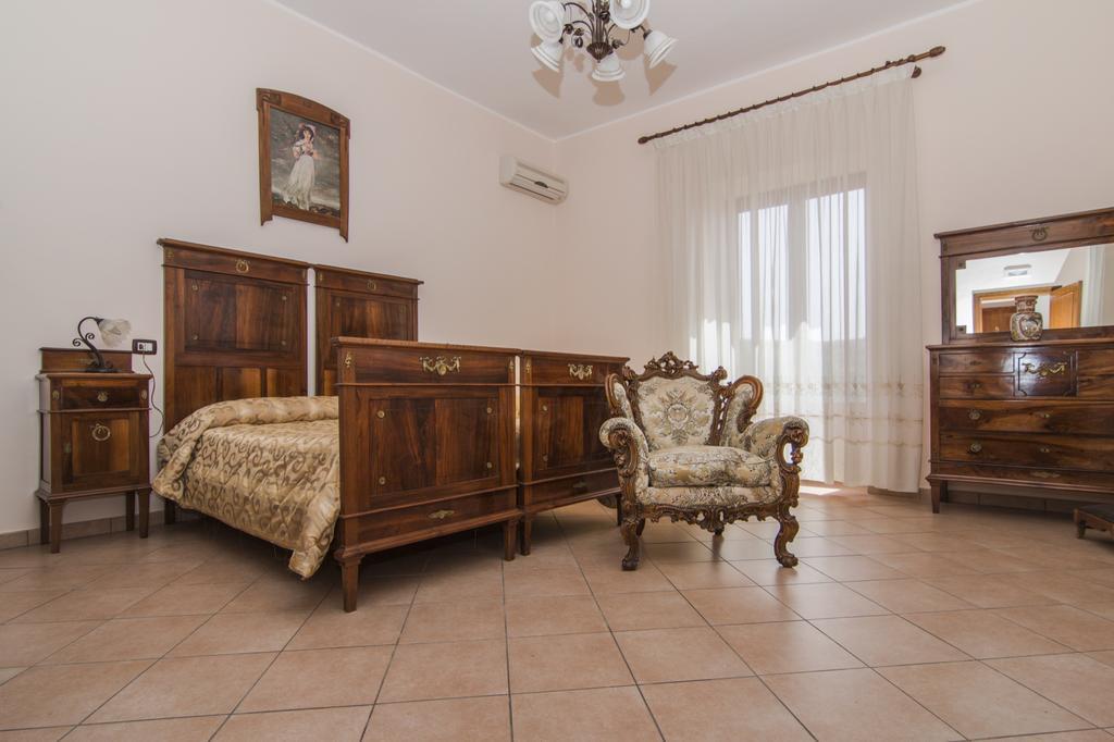 B&B Il Giardino Dei Mandarini โมดิกา ภายนอก รูปภาพ
