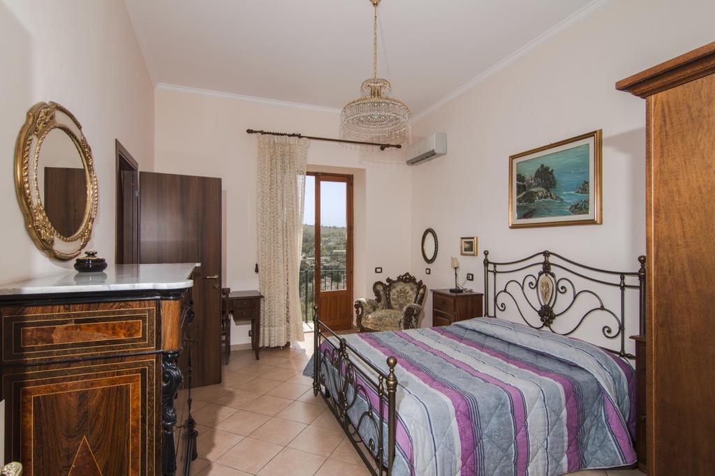 B&B Il Giardino Dei Mandarini โมดิกา ภายนอก รูปภาพ